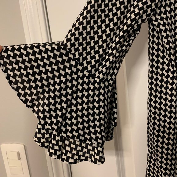 Zara V-Neck Bell Sleeve Flowy Blouse (Size S) - Picture 3 of 9